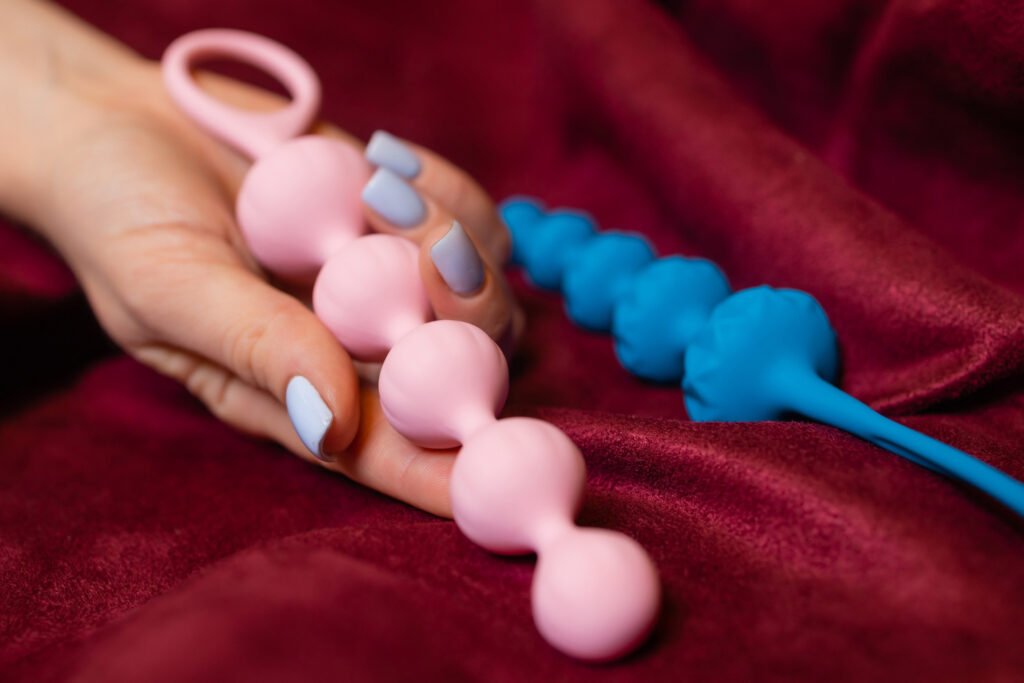 Jak wybrać pierwszy gadżet erotyczny? Poradnik dla początkujących